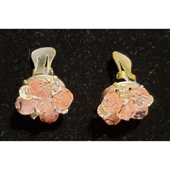 Vintage Unsigned Clip On Earrings, Cluster of Pink and Clear Beads - Picture 3 of 9